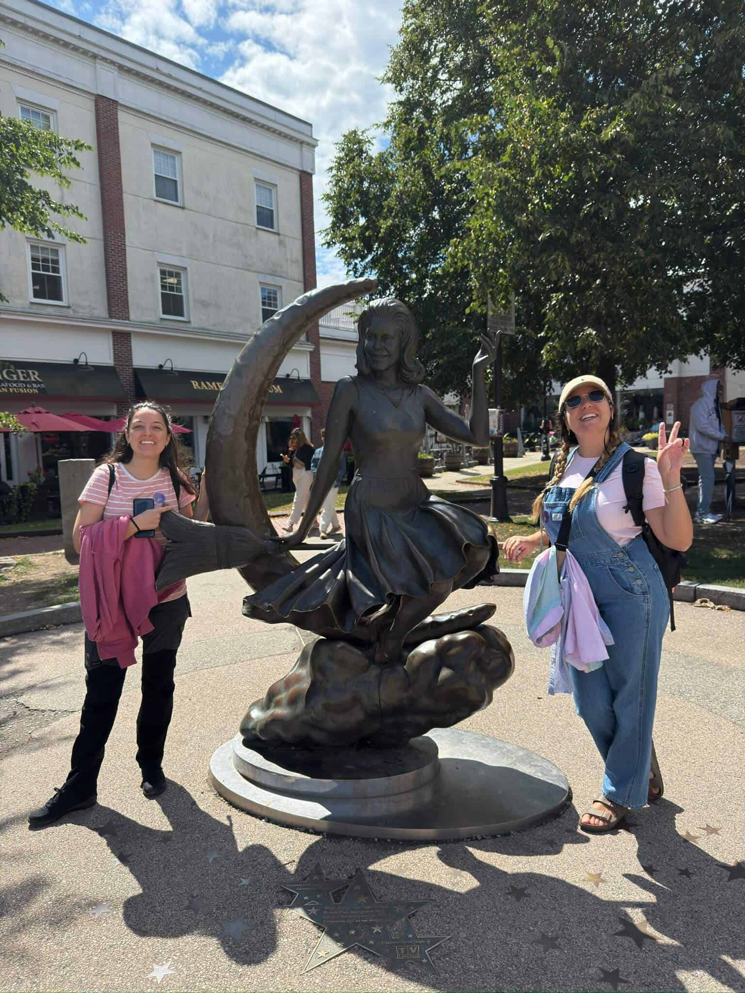 Salem statua sabrina